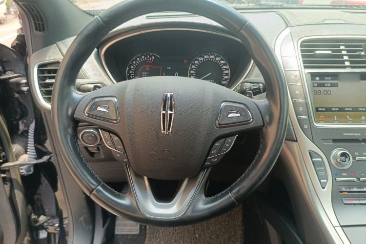 Used Lincoln MKX 2018 2.0T Two-Wheel Drive Deluxe Edition Steering Wheel