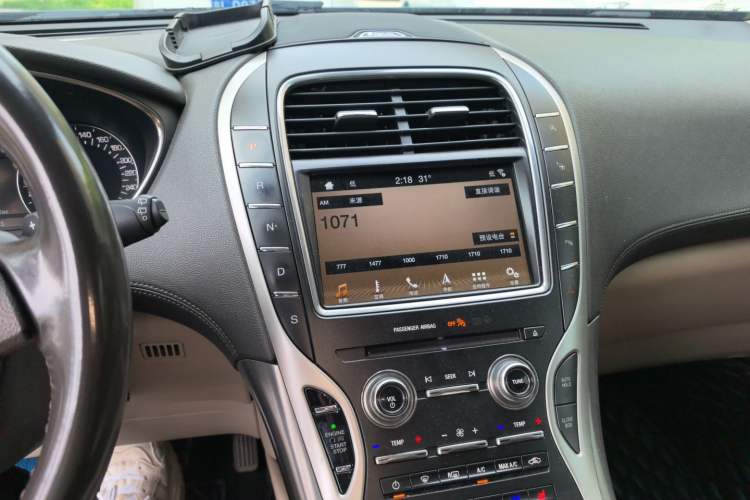 Used Lincoln MKX 2018 2.0T Four-Wheel Drive Zunya Edition Audio And AC Panel