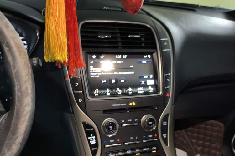 Used Lincoln MKX 2018 2.0T Two-Wheel Drive Deluxe Edition Audio And AC Panel