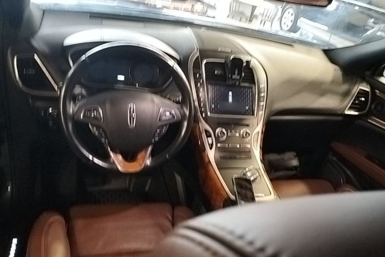 Used Lincoln MKX 2018 2.7T Four-Wheel Drive Prestige Edition Center Console