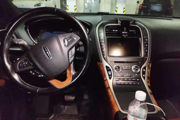 Used Lincoln MKX 2018 2.7T Four-Wheel Drive Prestige Edition Center Console