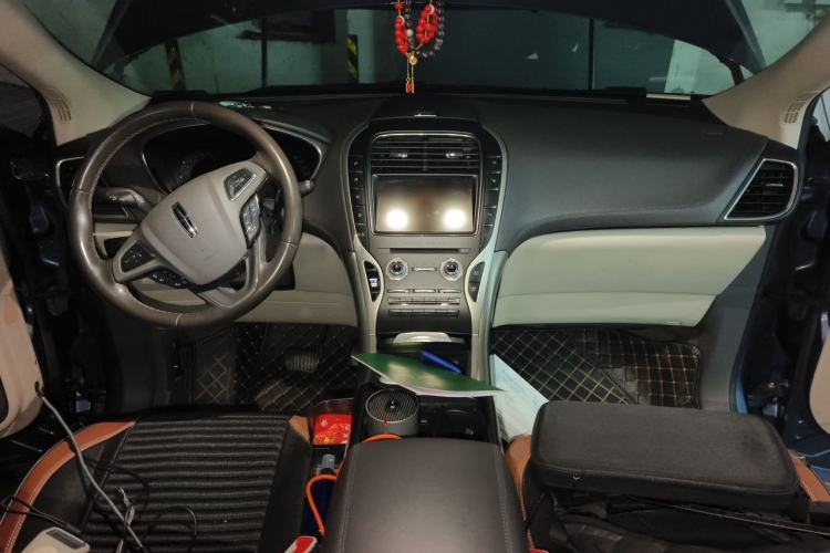 Used Lincoln MKX 2018 2.0T Four-Wheel Drive Zunya Edition Center Console