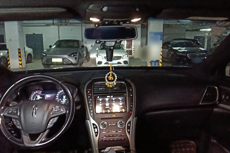 Used Lincoln MKX 2018 2.0T Four-Wheel Drive Zunya Edition Center Console