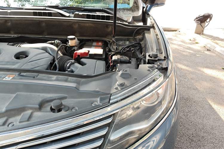 Used Lincoln MKX 2018 2.0T Two-Wheel Drive Deluxe Edition Engine Bay Left