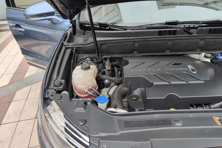 Used Lincoln MKX 2018 2.7T Four-Wheel Drive Prestige Edition Engine Bay Right