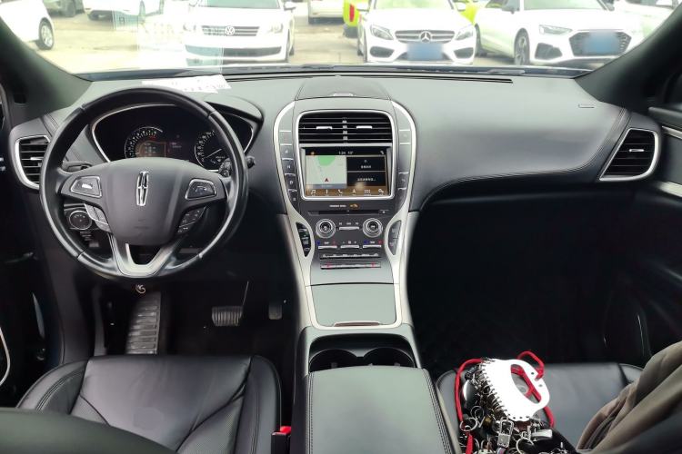 Used Lincoln MKX 2018 2.0T Two-Wheel Drive Deluxe Edition Interior 2