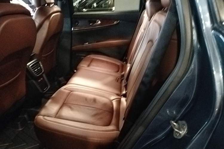 Used Lincoln MKX 2018 2.7T Four-Wheel Drive Prestige Edition Left Rear Seat