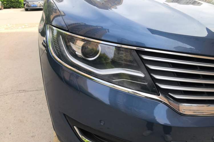 Used Lincoln MKX 2018 2.0T Four-Wheel Drive Zunya Edition Right Front Headlight