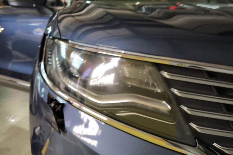 Used Lincoln MKX 2018 2.0T Two-Wheel Drive Deluxe Edition Right Front Headlight