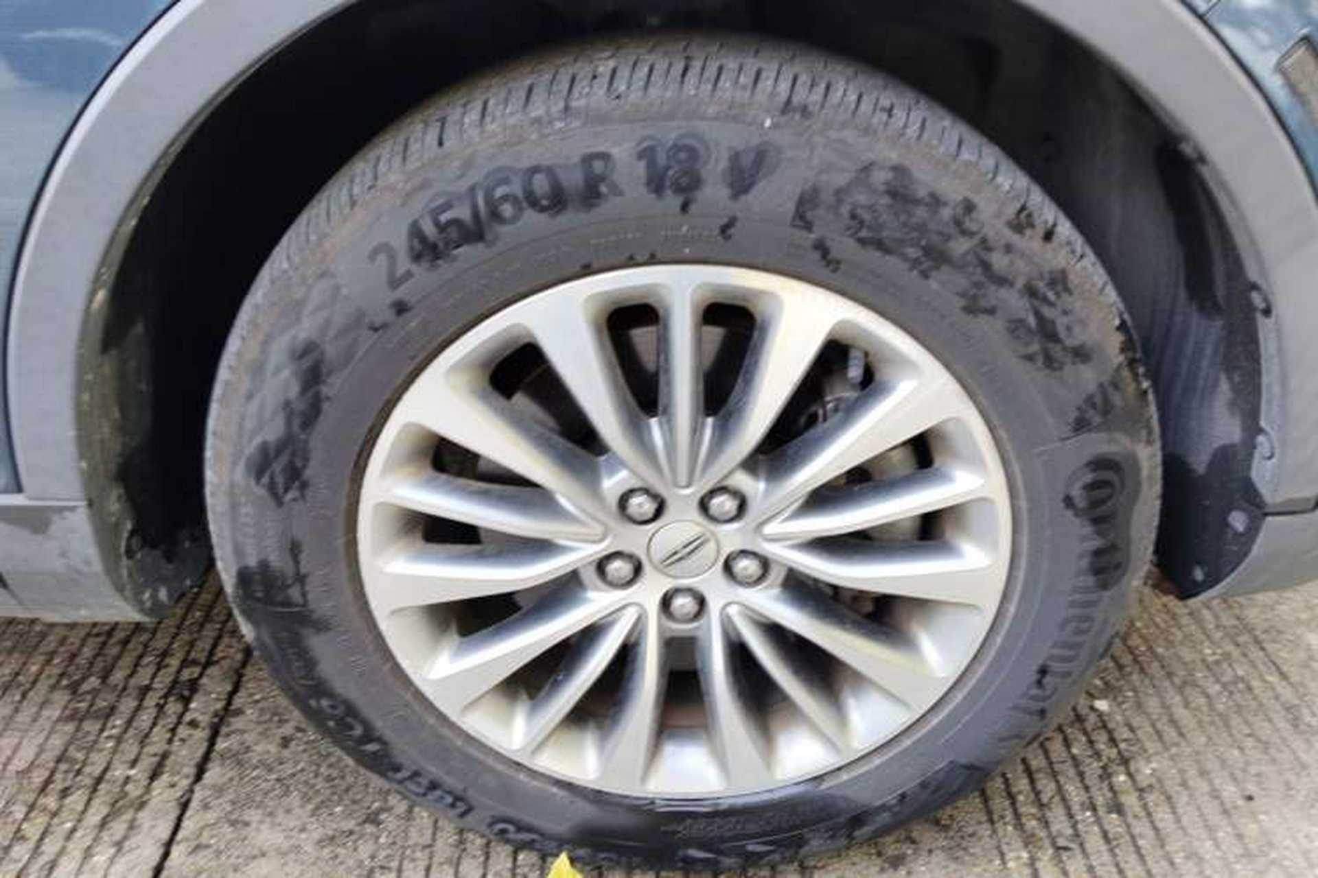 Used Lincoln MKX 2018 2.0T Four-Wheel Drive Zunya Edition Right Front Wheel Hub