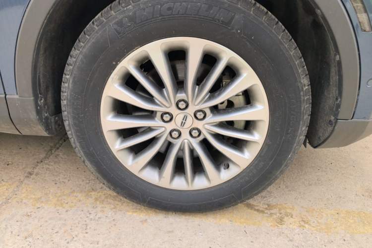 Used Lincoln MKX 2018 2.0T Four-Wheel Drive Zunya Edition Right Front Wheel Hub