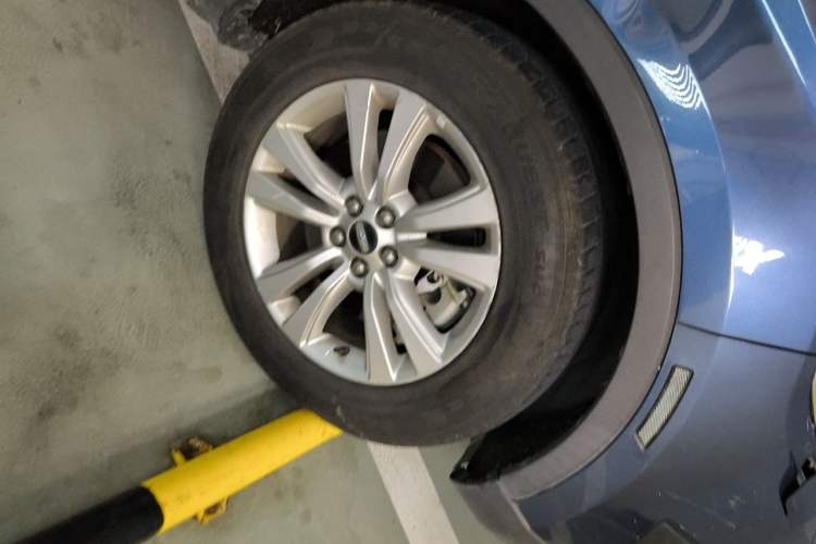 Used Lincoln MKX 2018 2.0T Two-Wheel Drive Deluxe Edition Right Front Wheel Hub