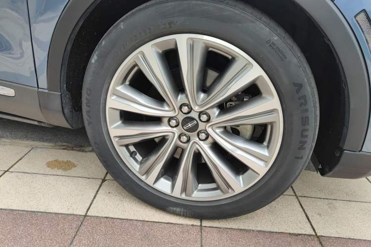 Used Lincoln MKX 2018 2.7T Four-Wheel Drive Prestige Edition Right Front Wheel Hub