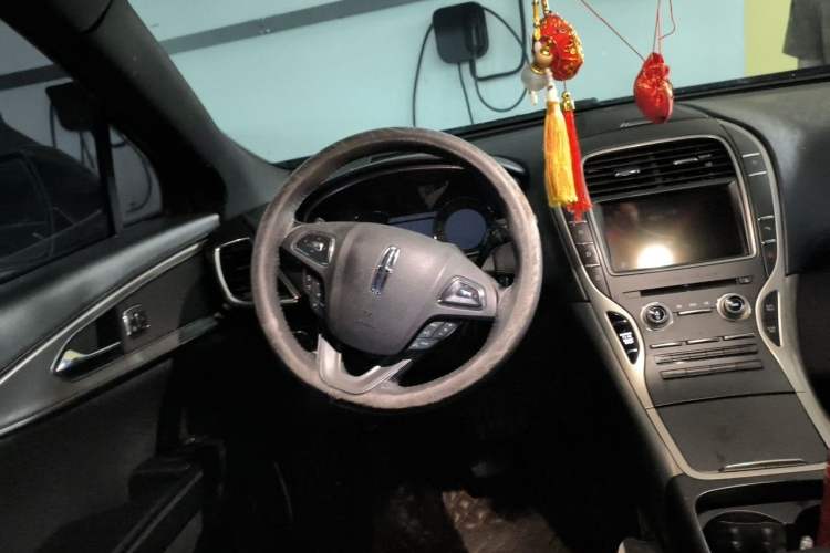 Used Lincoln MKX 2018 2.0T Two-Wheel Drive Deluxe Edition Steering Wheel