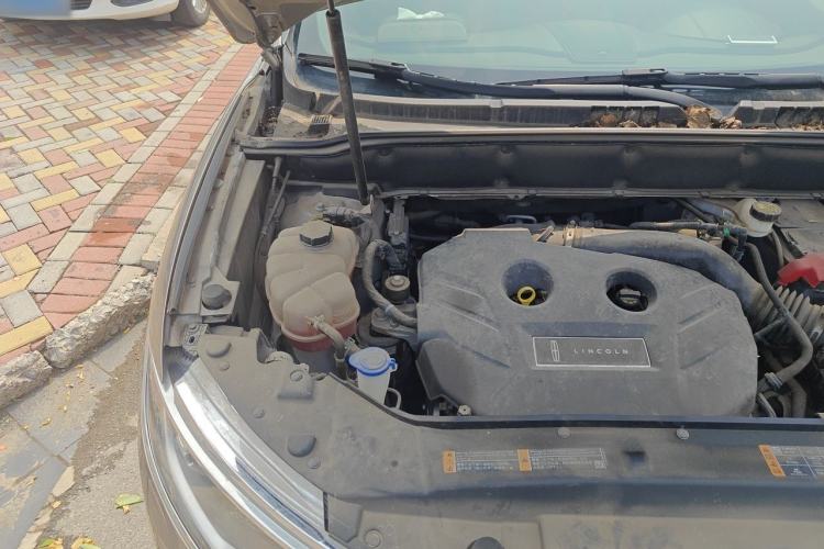 Used Lincoln MKX 2018 2.0T Two-Wheel Drive Deluxe Edition Engine Bay Right