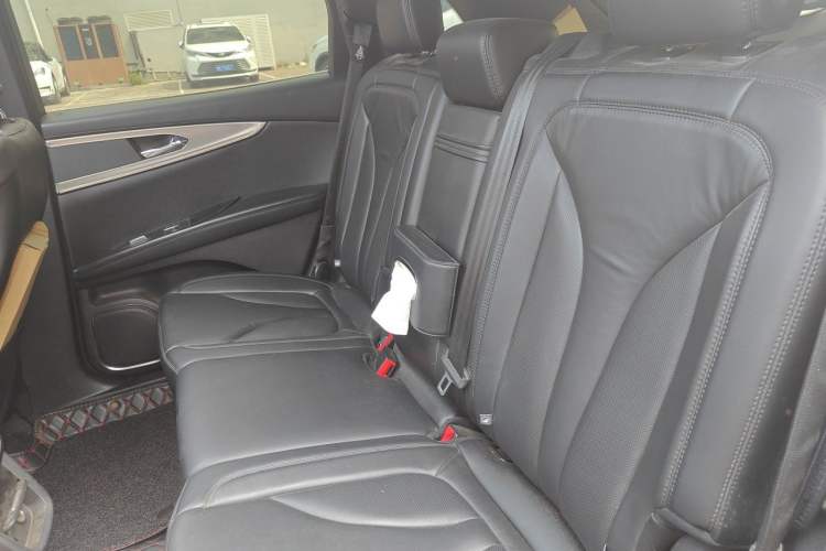 Used Lincoln MKX 2018 2.0T Two-Wheel Drive Deluxe Edition Left Rear Seat