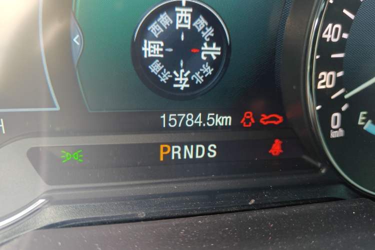 Used Lincoln MKX 2018 2.0T Two-Wheel Drive Deluxe Edition Odometer Close Up