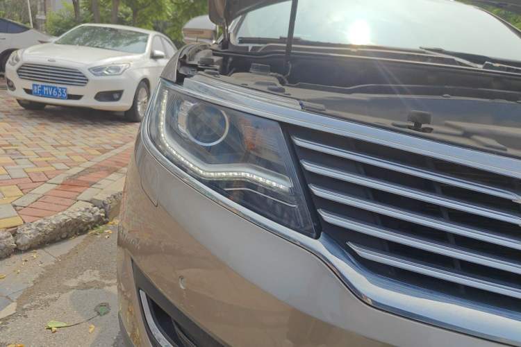 Used Lincoln MKX 2018 2.0T Two-Wheel Drive Deluxe Edition Right Front Headlight