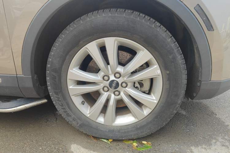 Used Lincoln MKX 2018 2.0T Two-Wheel Drive Deluxe Edition Right Front Wheel Hub
