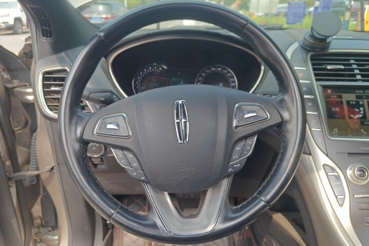 Used Lincoln MKX 2018 2.0T Two-Wheel Drive Deluxe Edition Steering Wheel