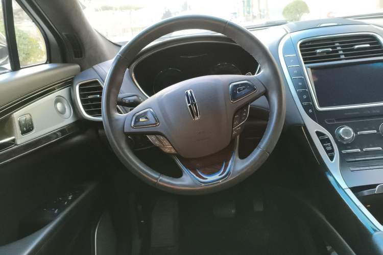 Used Lincoln MKX 2018 2.7T Four-Wheel-Drive Presidential Series Steering Wheel