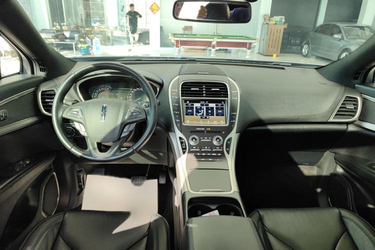 Used Lincoln MKX 2018 2.0T Two-Wheel Drive Deluxe Edition Interior 2