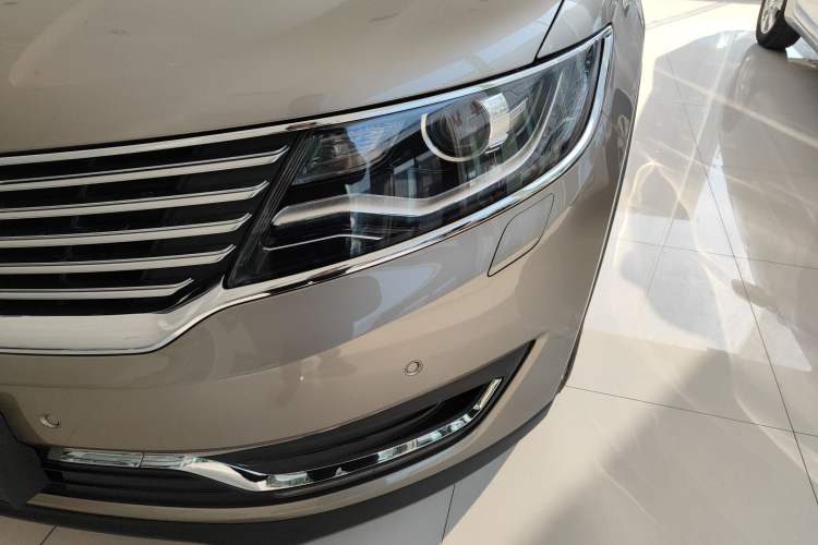 Used Lincoln MKX 2018 2.0T Two-Wheel Drive Deluxe Edition Left Front Headlight