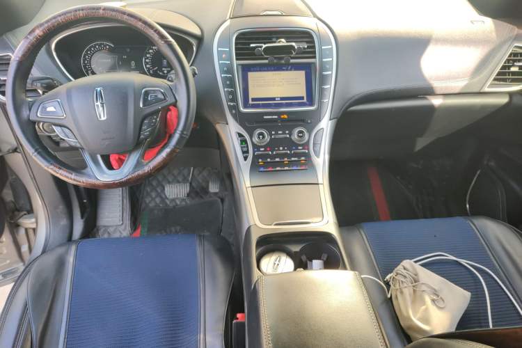 Used Lincoln MKX 2018 2.0T Four-Wheel Drive Zunya Edition Center Console