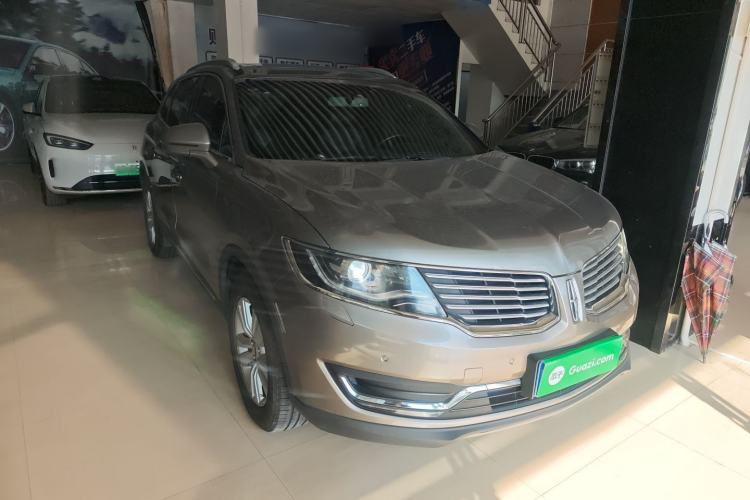 Used Lincoln MKX 2018 2.0T Two-Wheel Drive Deluxe Edition Front Right 45 Deg