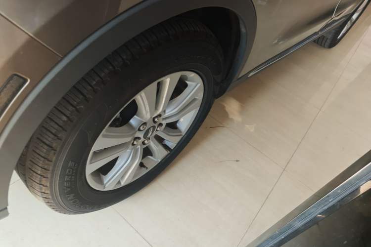 Used Lincoln MKX 2018 2.0T Two-Wheel Drive Deluxe Edition Left Front Wheel Hub