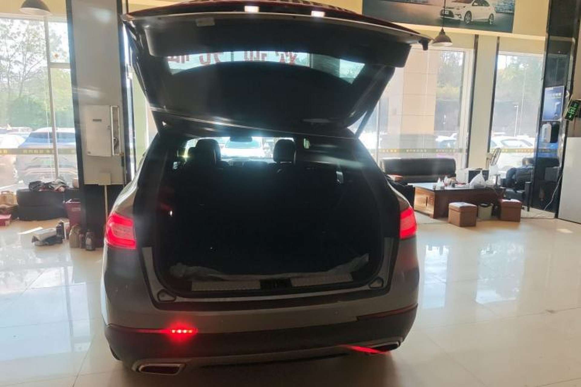 Used Lincoln MKX 2018 2.0T Two-Wheel Drive Deluxe Edition Trunk