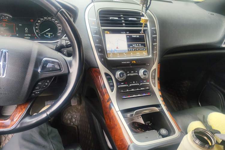 Used Lincoln MKX 2018 2.7T Four-Wheel Drive Prestige Edition Audio And AC Panel