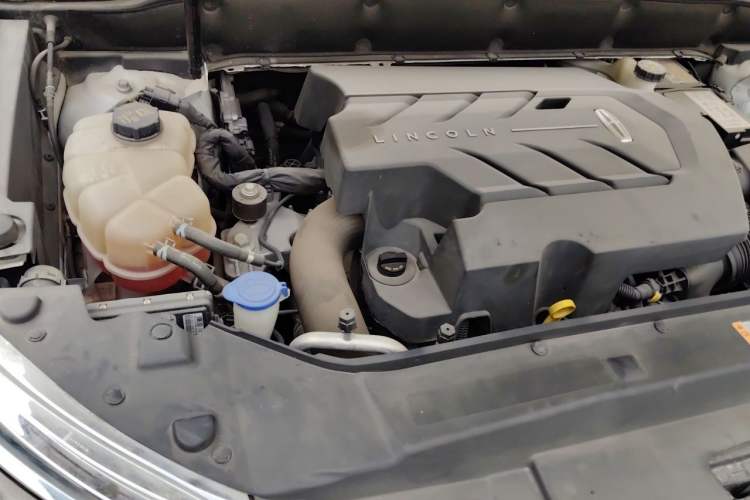Used Lincoln MKX 2018 2.7T Four-Wheel Drive Prestige Edition Engine Bay Right