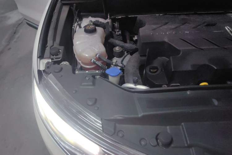 Used Lincoln MKX 2018 2.7T Four-Wheel Drive Prestige Edition Engine Bay Right