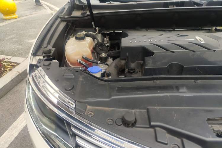 Used Lincoln MKX 2018 2.7T Four-Wheel Drive Prestige Edition Engine Bay Right