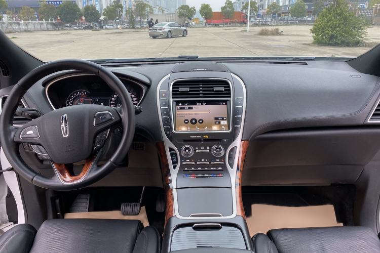 Used Lincoln MKX 2018 2.7T Four-Wheel Drive Prestige Edition Interior 3