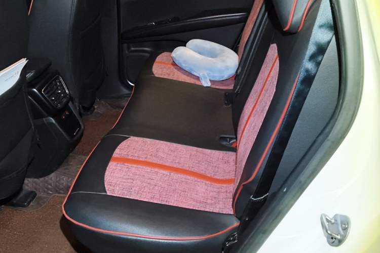 Used Lincoln MKX 2018 2.7T Four-Wheel Drive Prestige Edition Left Rear Seat