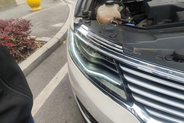 Used Lincoln MKX 2018 2.7T Four-Wheel Drive Prestige Edition Right Front Headlight