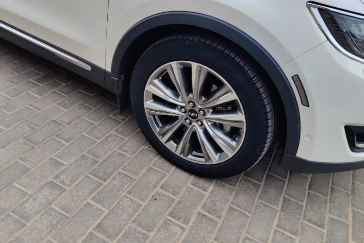 Used Lincoln MKX 2018 2.7T Four-Wheel Drive Prestige Edition Right Front Wheel Hub