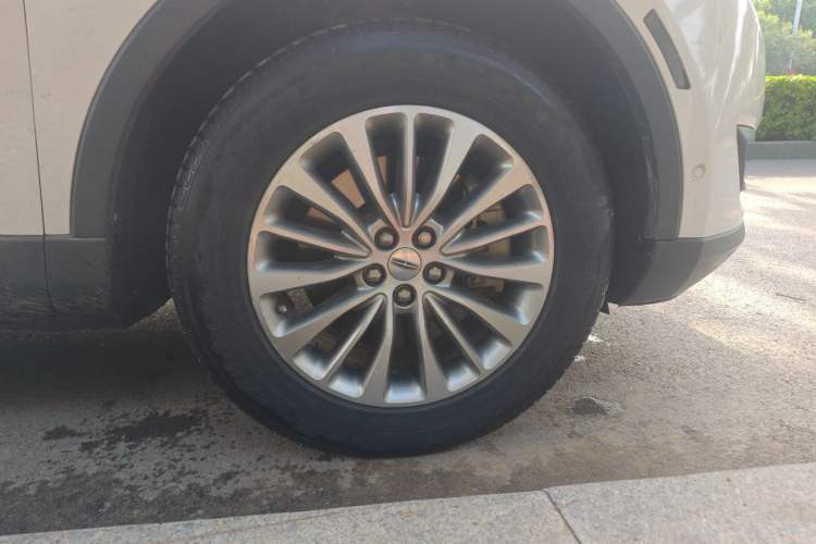 Used Lincoln MKX 2018 2.0T Four-Wheel Drive Zunya Edition Right Front Wheel Hub
