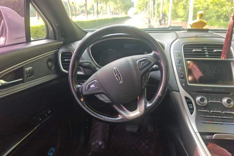 Used Lincoln MKX 2018 2.0T Four-Wheel Drive Zunya Edition Steering Wheel