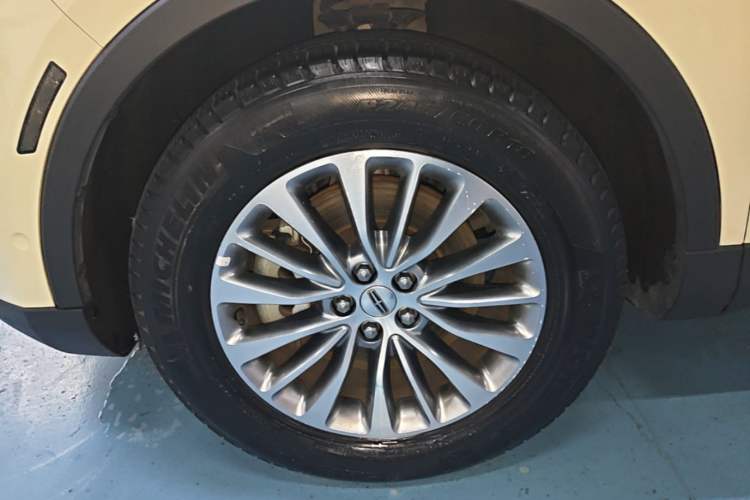 Used Lincoln MKX 2018 2.0T Four-Wheel Drive Zunya Edition Left Front Wheel Hub