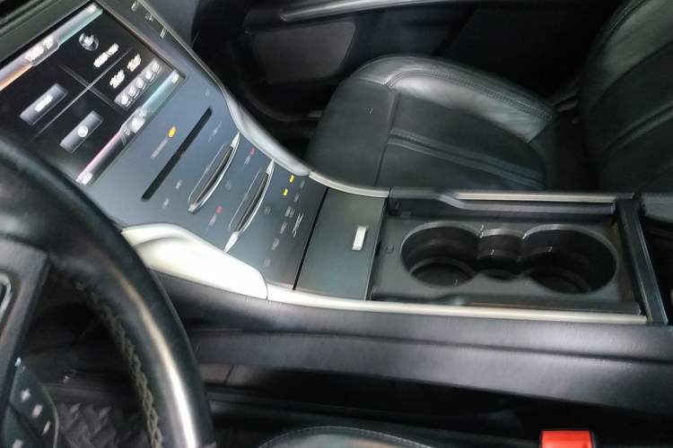 Used Lincoln MKZ 2014 2.0T Prestige Edition Gear Lever
