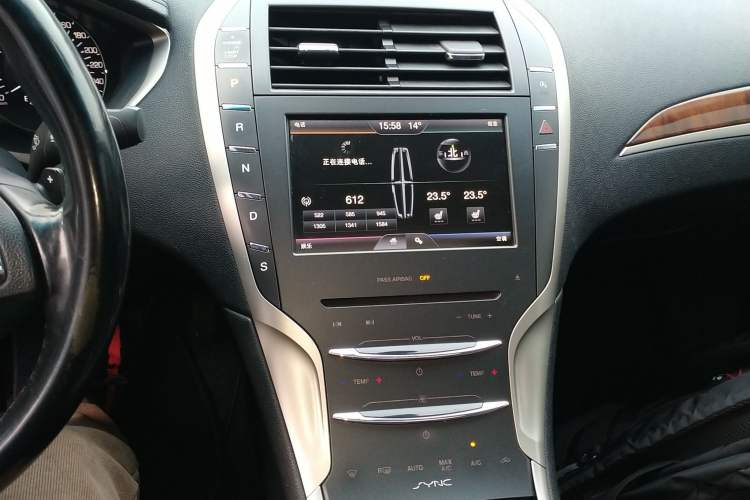 Used Lincoln MKZ 2014 2.0T Luxury Edition Audio And AC Panel