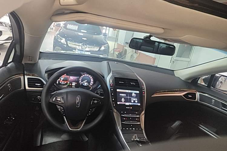 Used Lincoln MKZ 2014 2.0T Luxury Edition Center Console