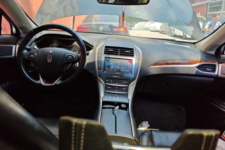 Used Lincoln MKZ 2014 2.0T Luxury Edition Center Console