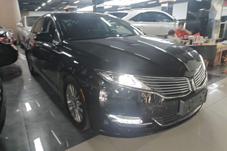 Used Lincoln MKZ 2014 2.0T Luxury Edition Front Right 45 Deg