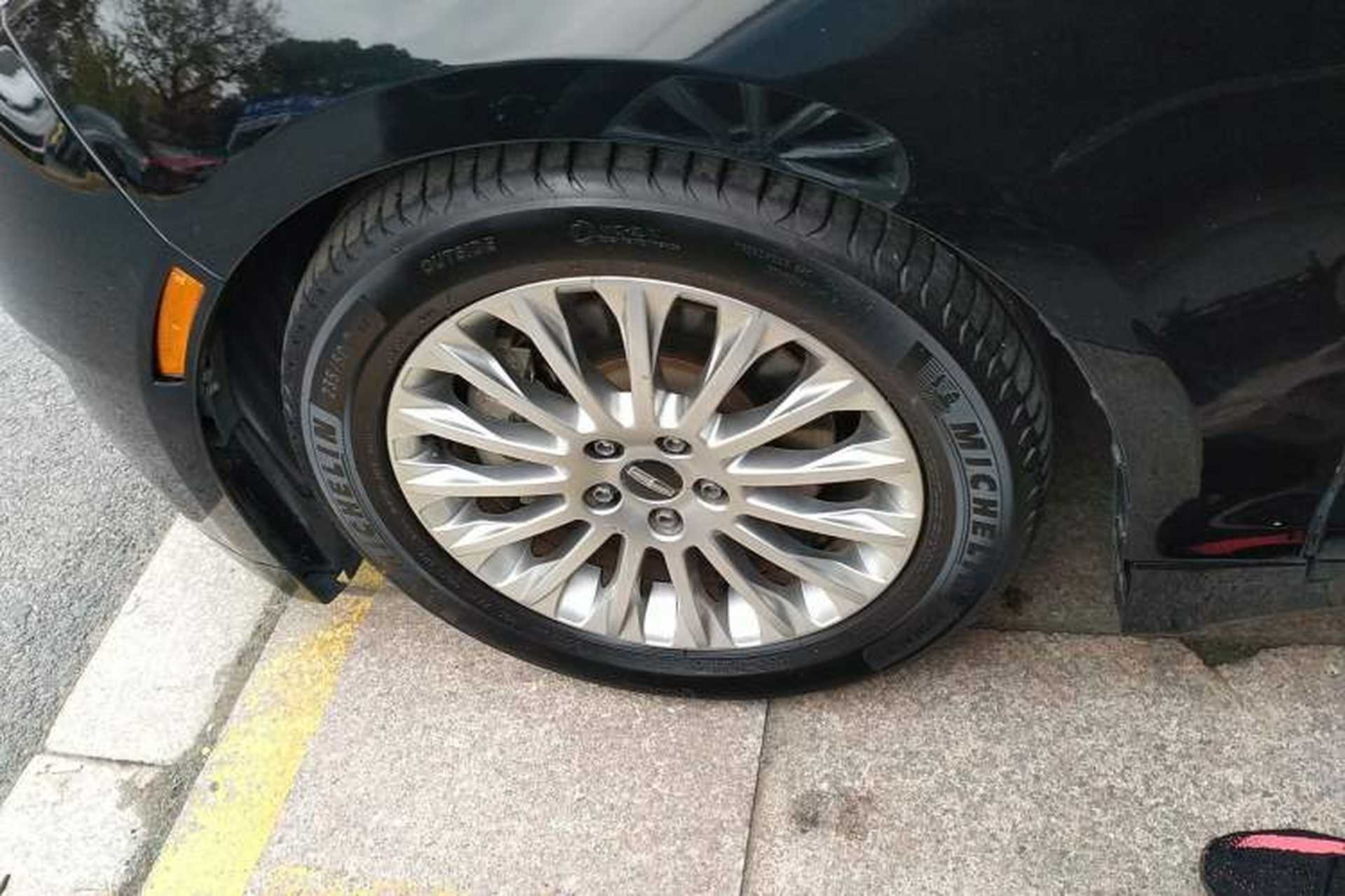 Used Lincoln MKZ 2014 2.0T Luxury Edition Left Front Wheel Hub