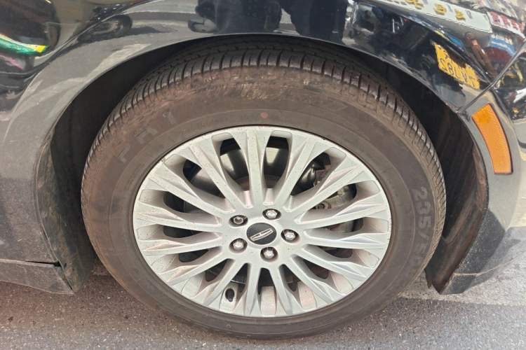 Used Lincoln MKZ 2014 2.0T Luxury Edition Right Front Wheel Hub