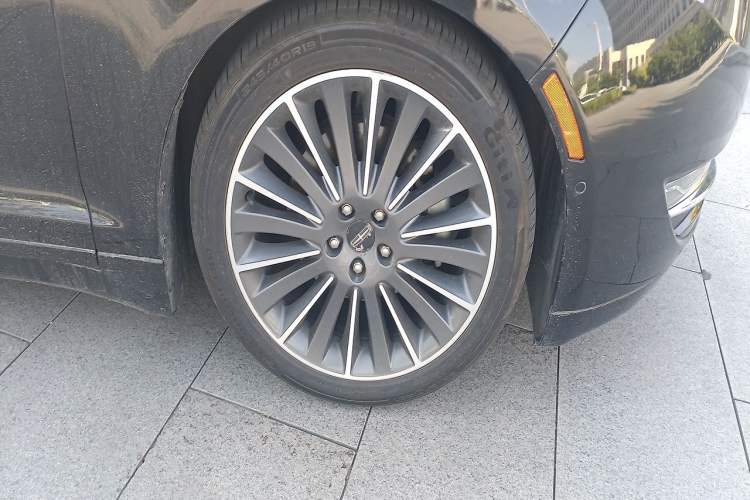 Used Lincoln MKZ 2014 2.0T Prestige Edition Right Front Wheel Hub